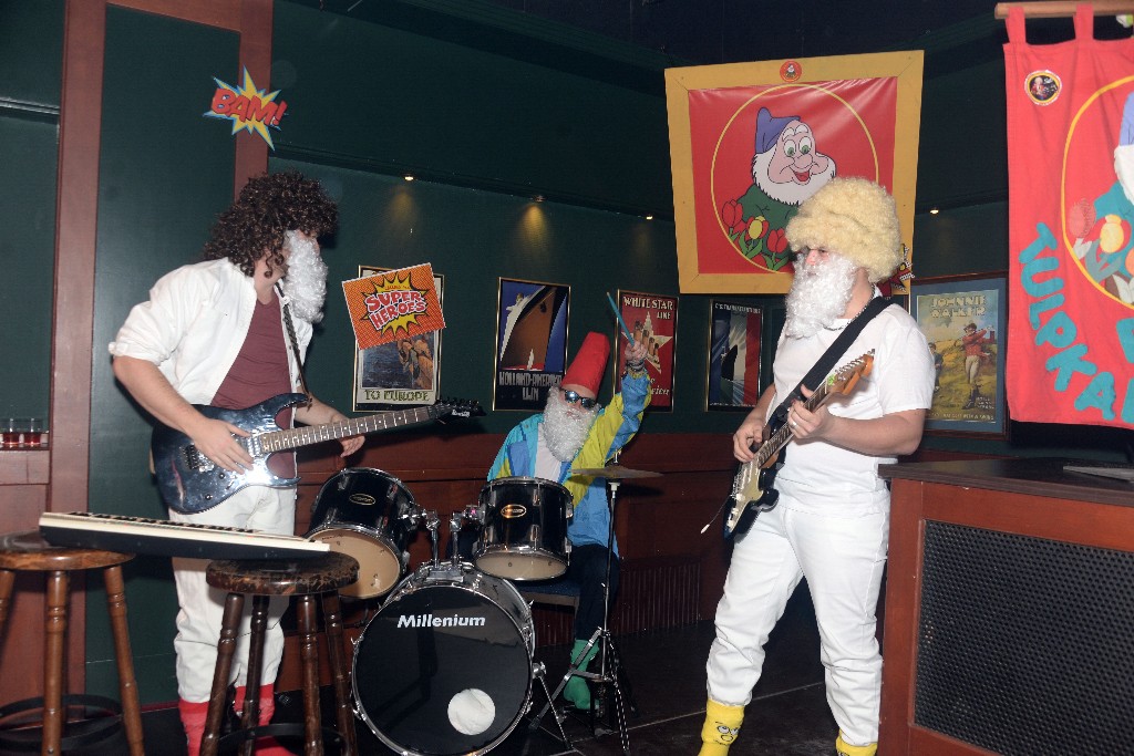 ../Images/Held op sokken feest 105.jpg